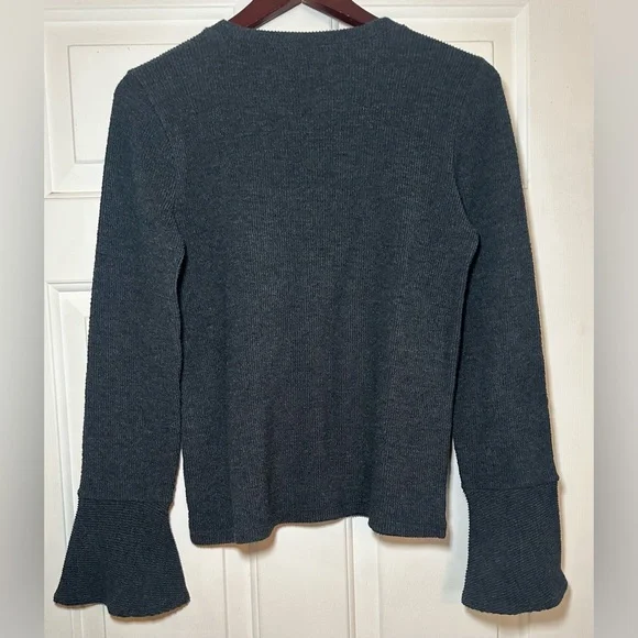 Madewell Women’s Long Sleeve  Bell Sleeve Crew Neck Ribbed Gray Shirt‎ Size Med. - Picture 4 of 5